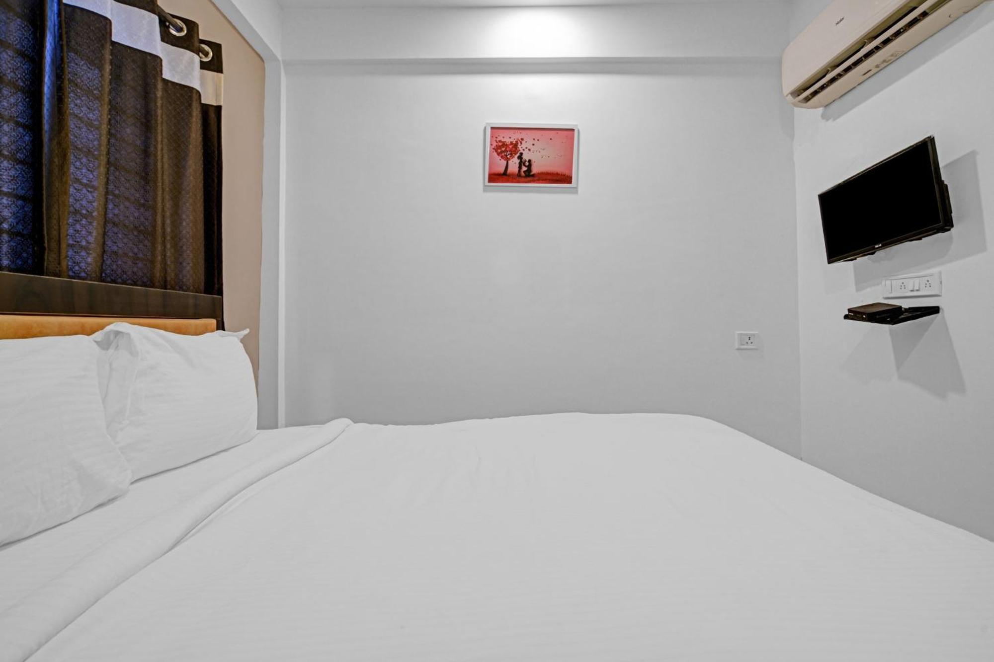 Hotel Collection O The Eternity Near Lig Sqaure Indore Exterior foto