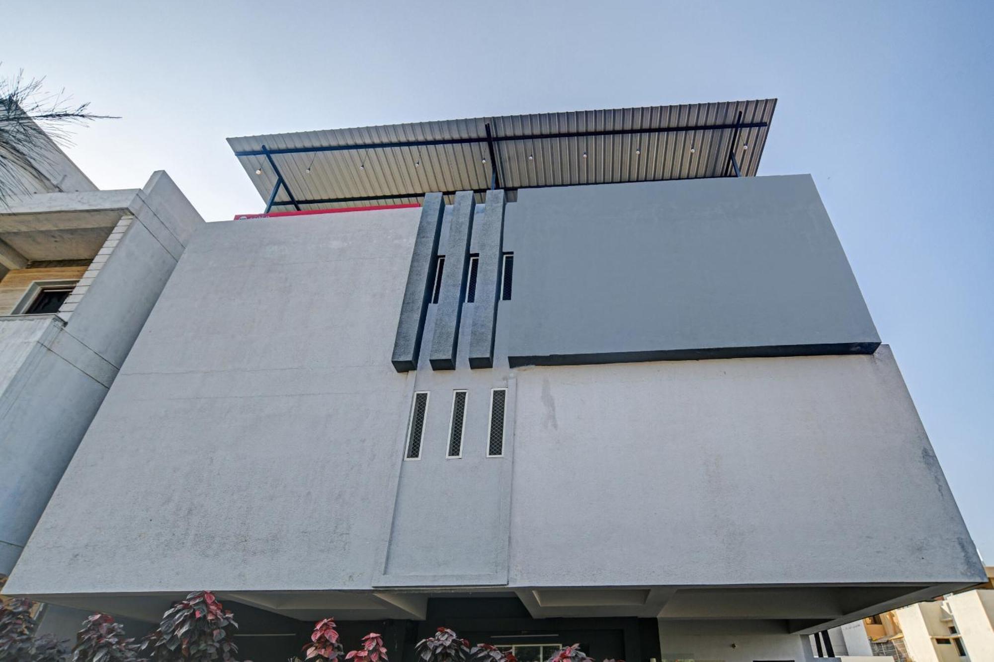 Hotel Collection O The Eternity Near Lig Sqaure Indore Exterior foto
