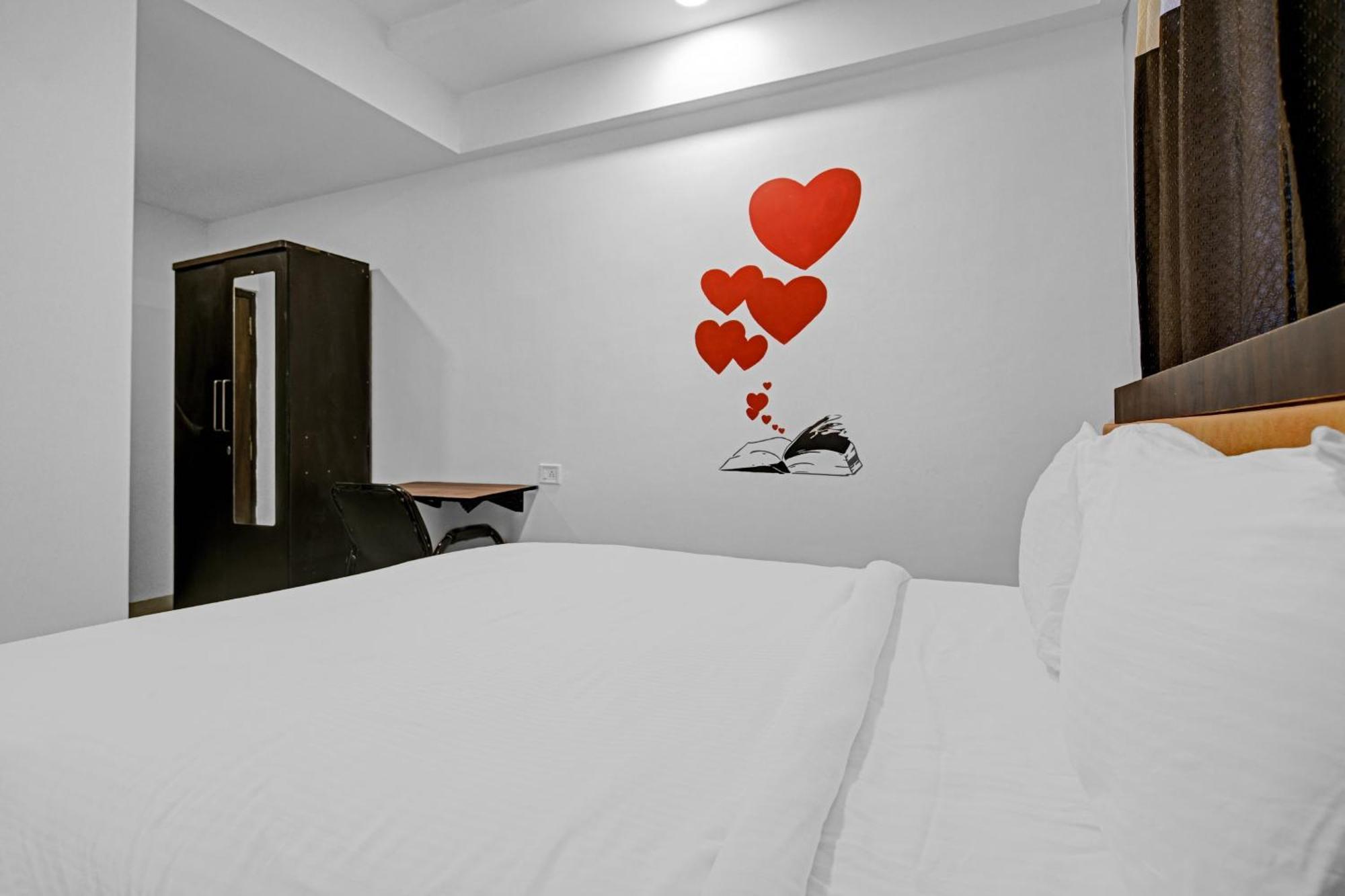 Hotel Collection O The Eternity Near Lig Sqaure Indore Exterior foto