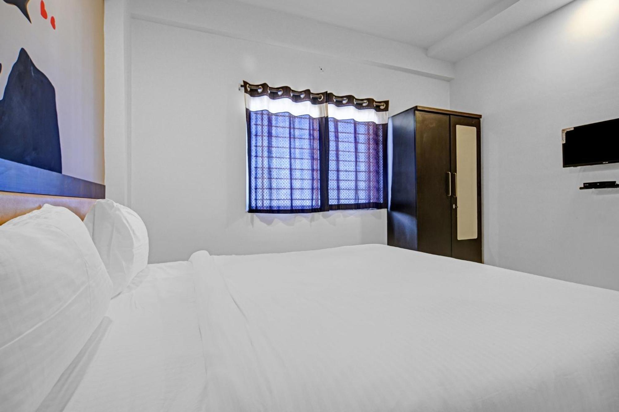 Hotel Collection O The Eternity Near Lig Sqaure Indore Exterior foto