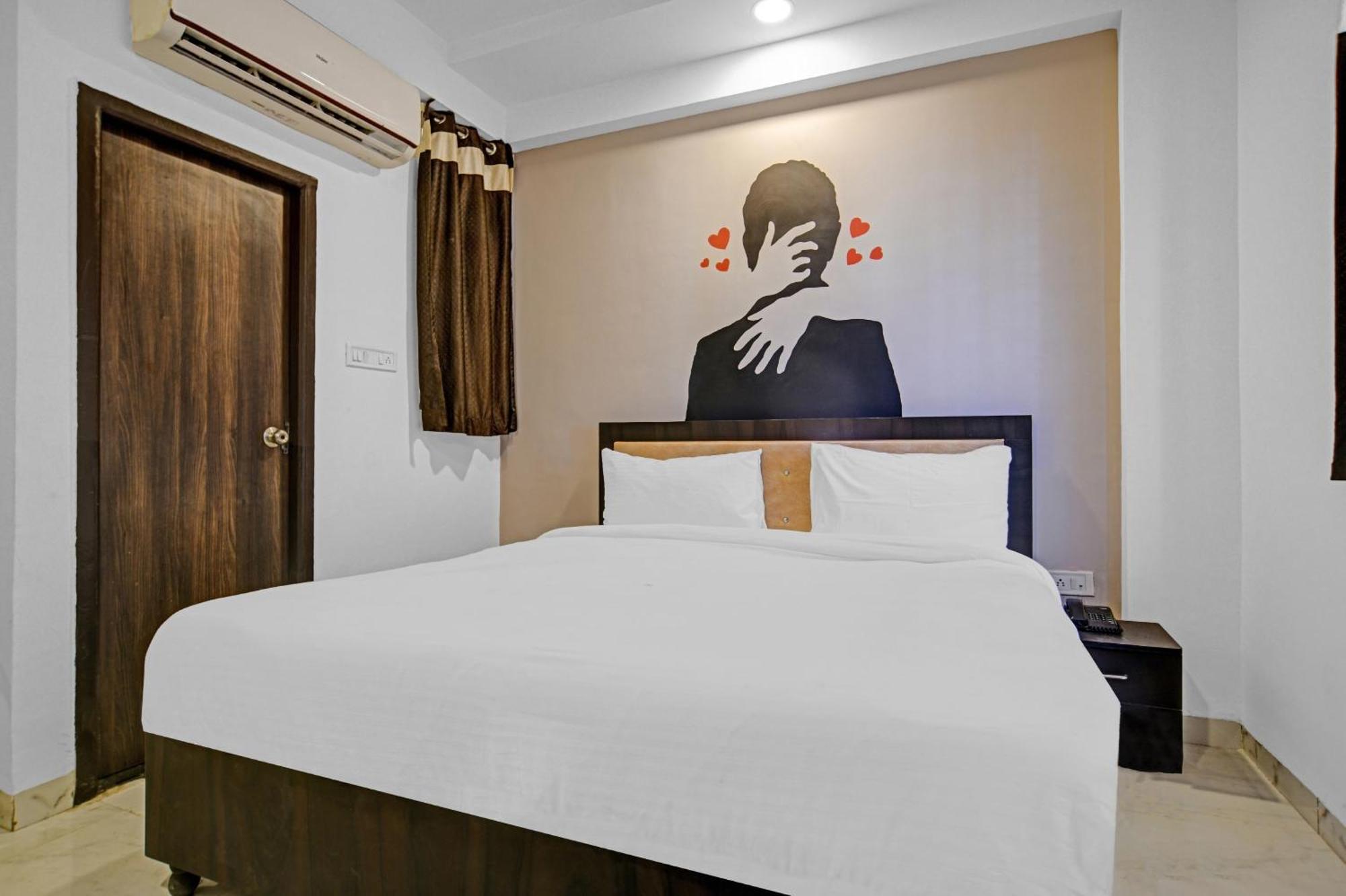 Hotel Collection O The Eternity Near Lig Sqaure Indore Exterior foto