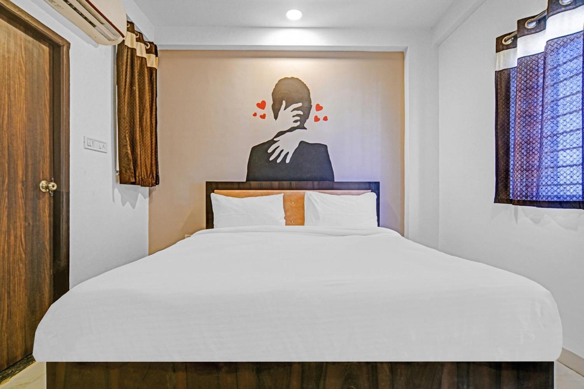 Hotel Collection O The Eternity Near Lig Sqaure Indore Exterior foto